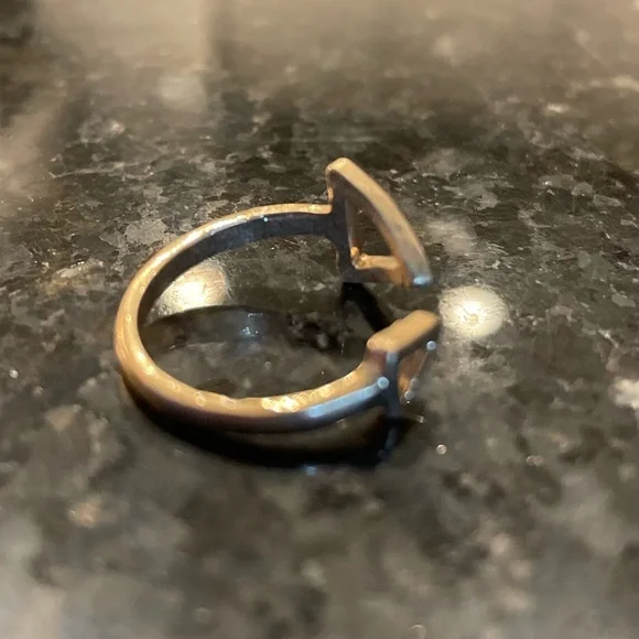 Gold arrow ring - Picture 2 of 2